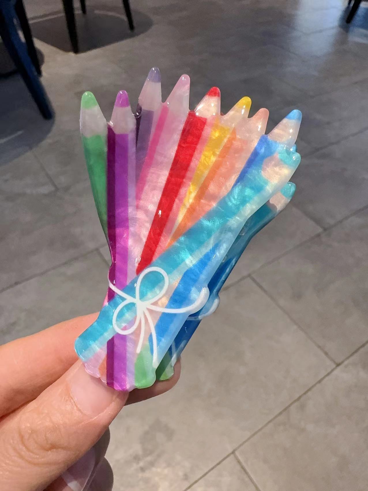 1 Colorful paintbrush grab cli - Women Accessories Bouquet 评论和价格