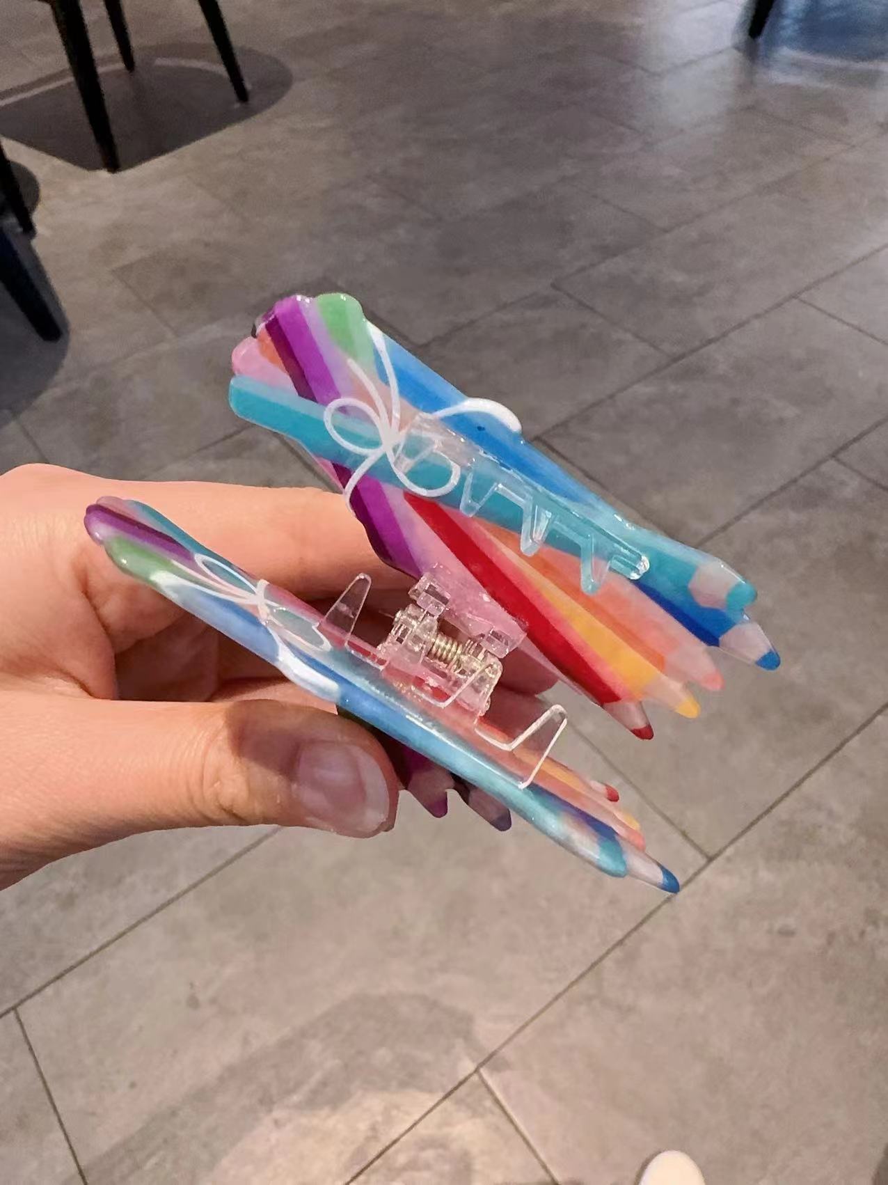 1 Colorful paintbrush grab cli - Women Accessories Bouquet 评论和价格