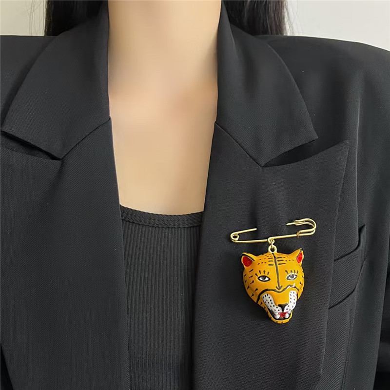 Elegant Enamel Tiger Brooch Pi - Women'S Accessories For Formal Wear 评论和价格